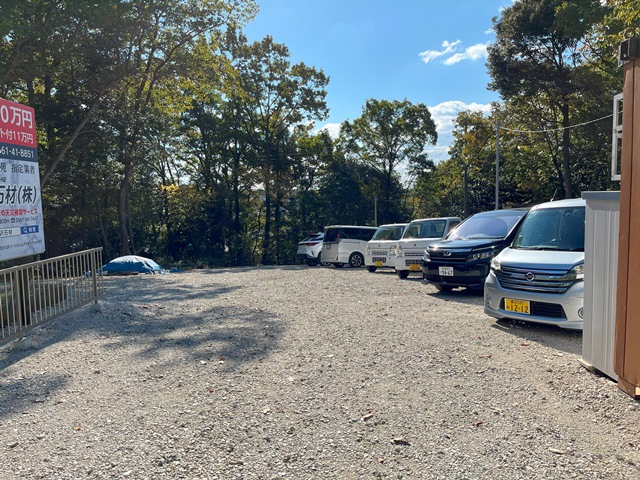 三沢緑地墓苑　苑内駐車場完備。墓近くまでも車でいけます。